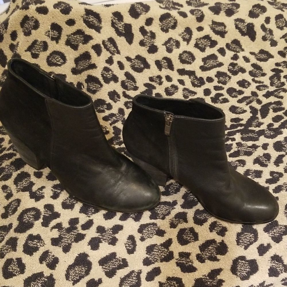 Vince Camuto Black Ankle Boots Size 10M